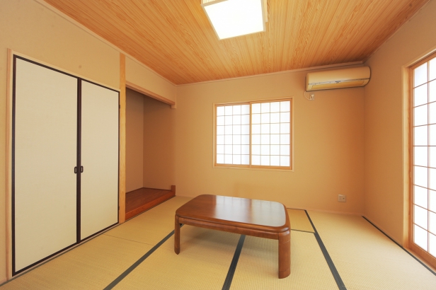 仏壇を置くためのスペースを設けた和室