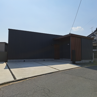 東広島市の平屋　ガルバリウム鋼板の家