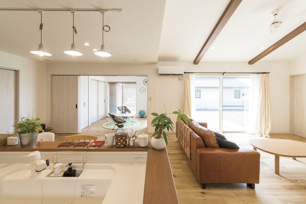株式会社東海住宅 エンジョイホーム ｌ字型の平屋 木の温もりのナチュラルな空間 イエタテル